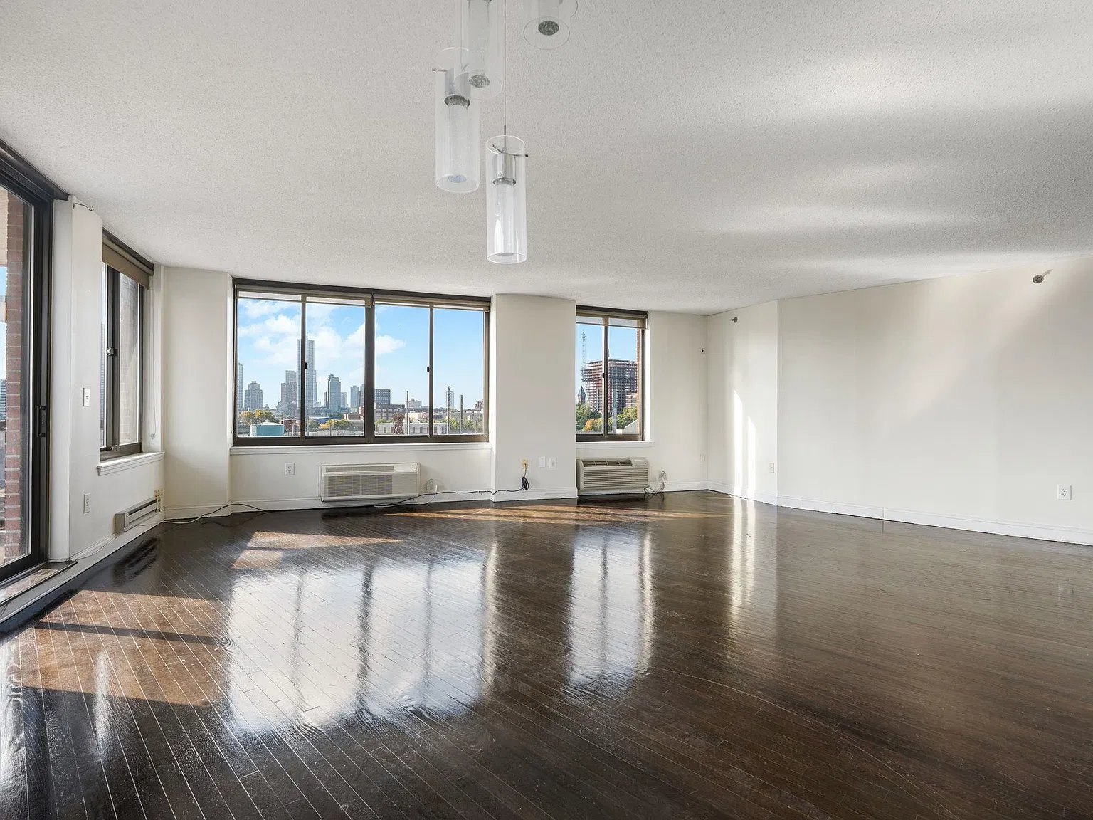 2 bed, 2.0 bath, 1270 sqft, $4,500 — Photo 3