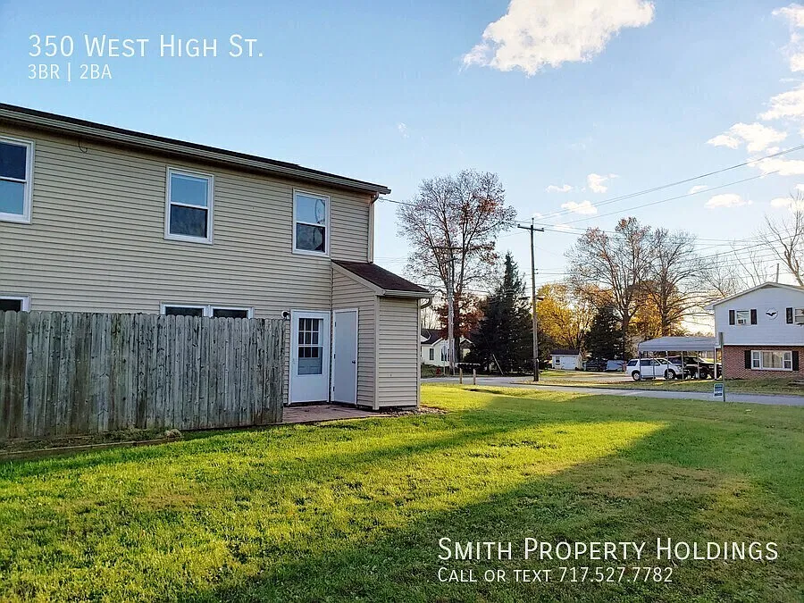 350 West High St. 3 Bed 1.5 Bath Townhome — Photo 4