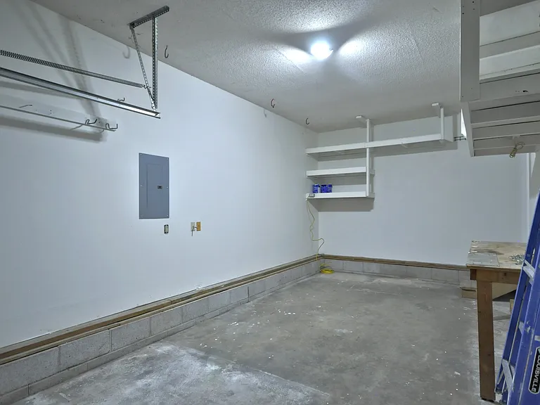 973 Hot Shot Dr — Photo 31