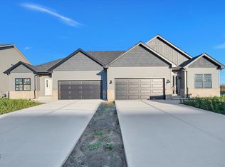 1175 S Farmstone Dr, Coal City, IL 60416