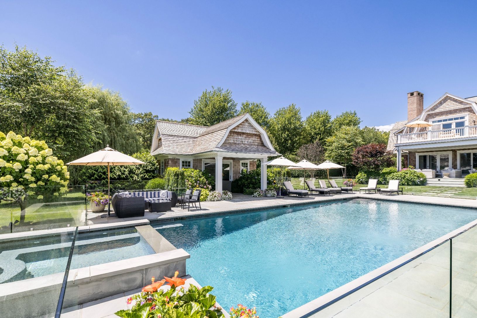 Waterfall spa, pool house with full bath