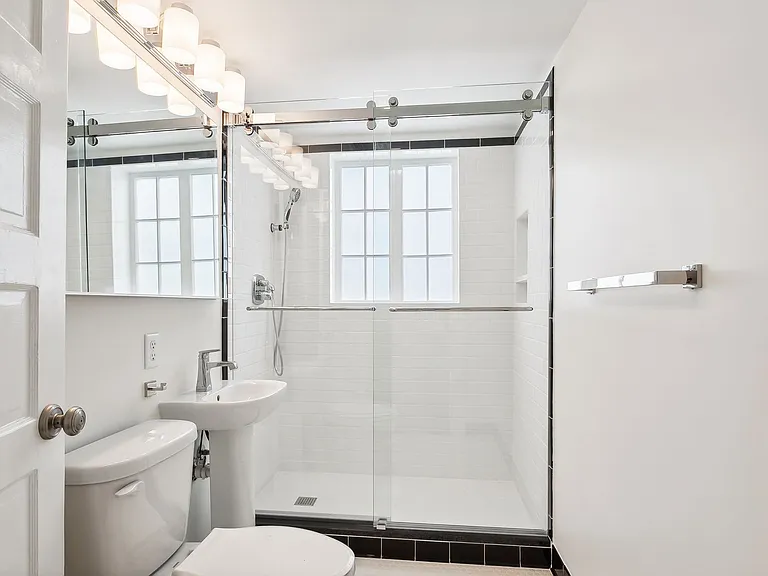 7 Fontainebleau Dr #301 — Photo 21