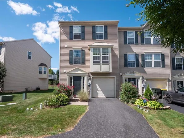 7835 Red Hawk Ct, Breinigsville, PA 18031
