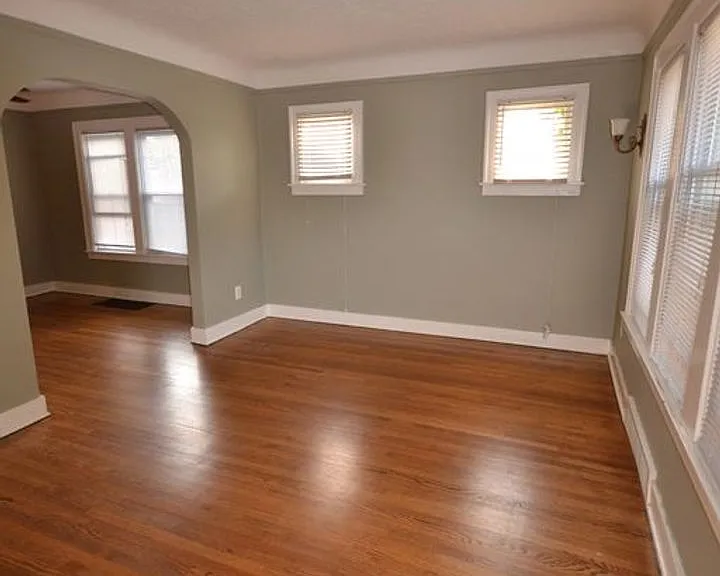 400 E Cambourne St — Photo 3