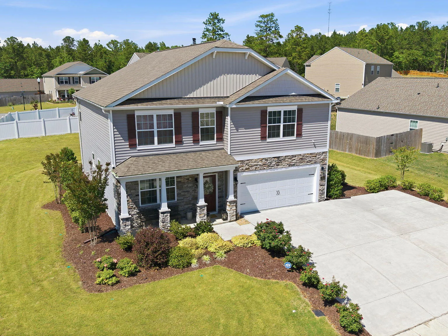 4 bed, 2.5 bath, 2824 sqft, $2,350 — Photo 1