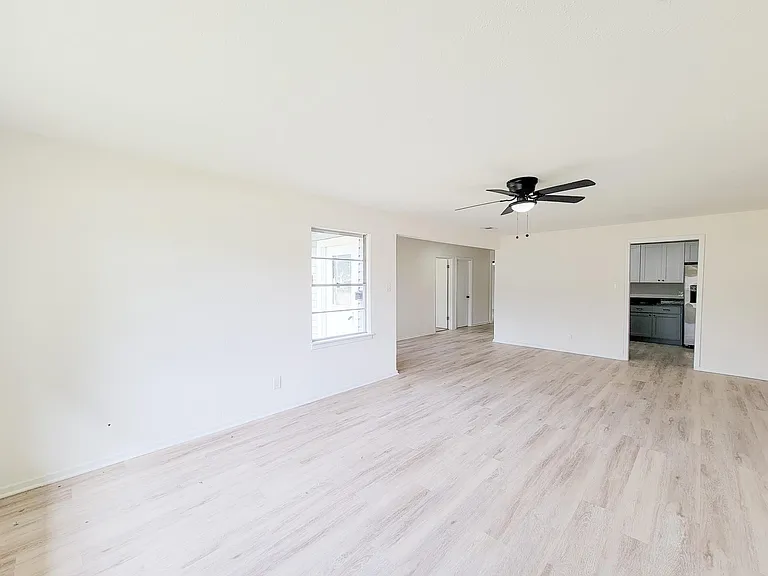 301 Cypress St — Photo 15