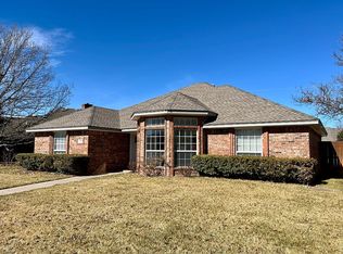 5806 Foxcroft Dr, Amarillo, TX 79109