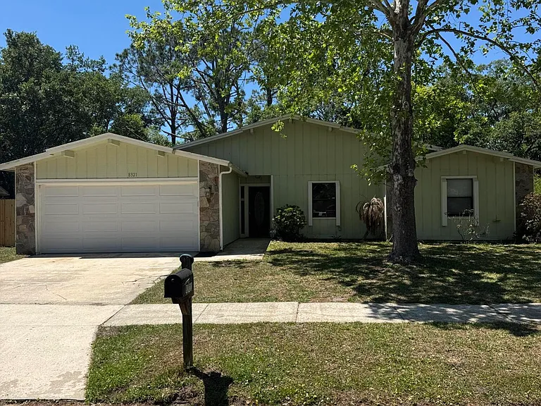 8321 Crosswind Rd — Photo 1