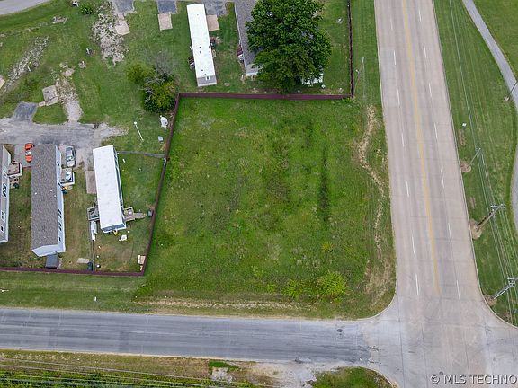 3rd image of 6102 N Lewis Ave E