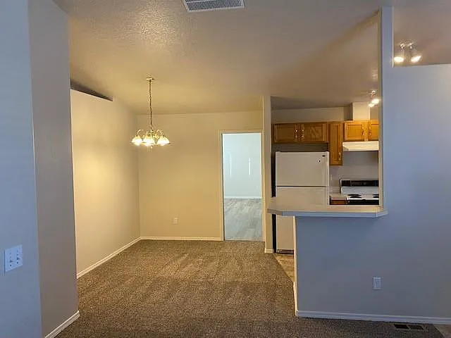 3 bed, 1190 sqft, $1,950 — Photo 3