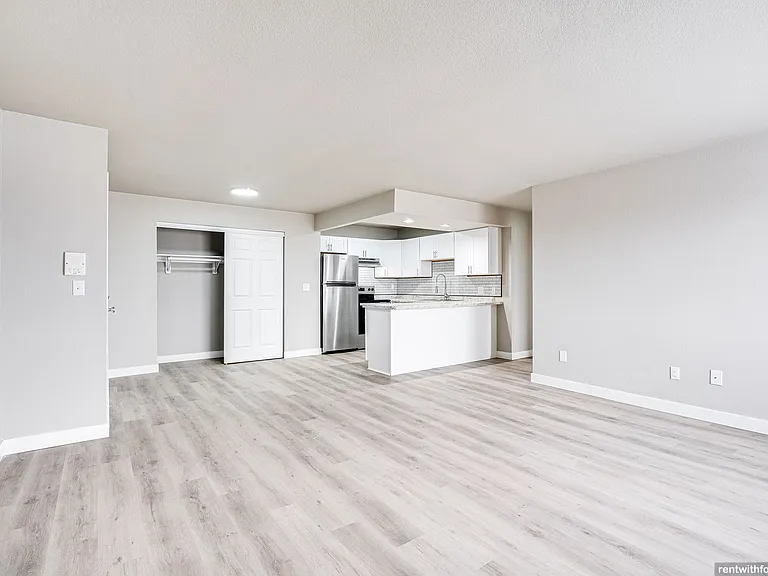 Stonecreek Apartments — Photo 46