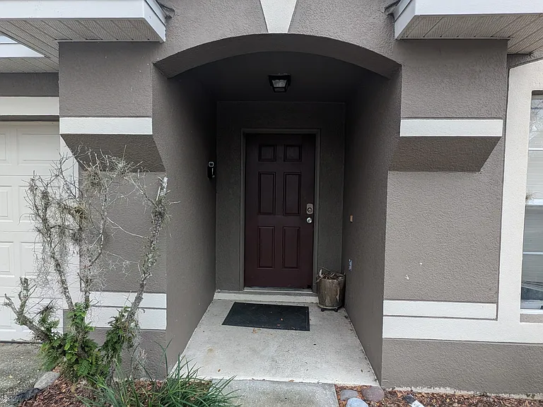 521 Castlemain Cir — Photo 2
