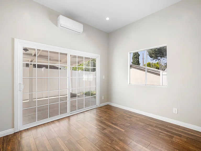 10227 Helendale Ave — Photo 19