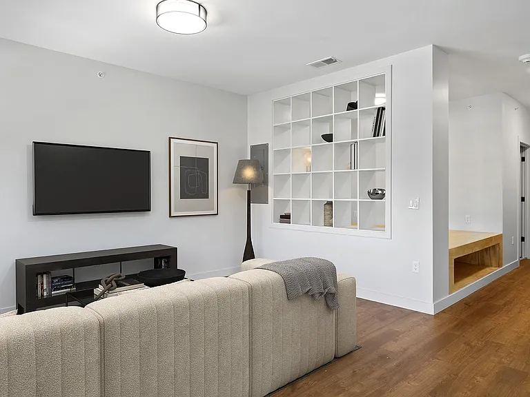 Dewey Park Apartments — Photo 19