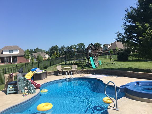 2nd image of 225 Peppers Mill Dr
