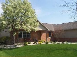905 Cardinal Bay Dr, Oregon, OH 43616