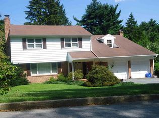 2011 Crescent Rd, York, PA 17403