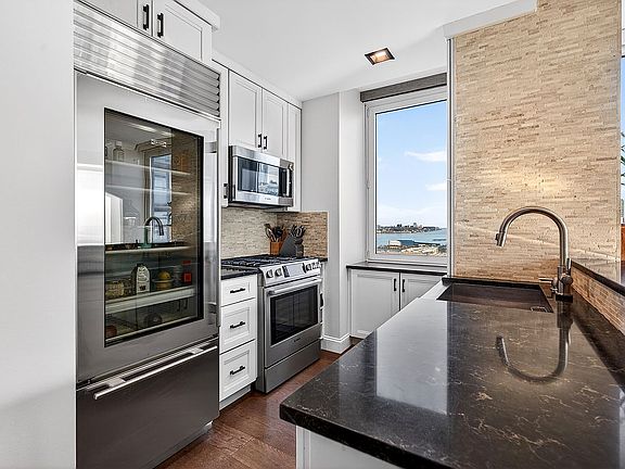 5th image of 635 W 42nd St APT 23E