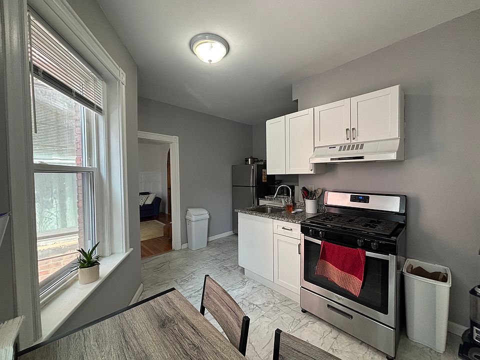 1st image of 46 Orkney Rd APT 1