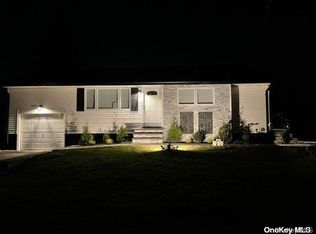 14 Kirby Ln, Commack, NY 11725