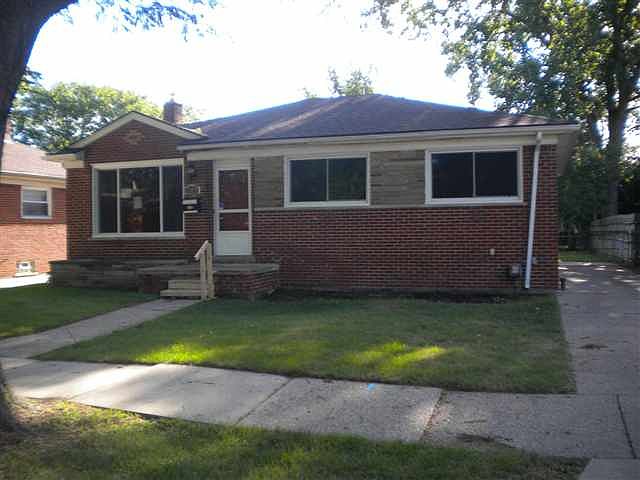 1st image of 23070 Sussex St
