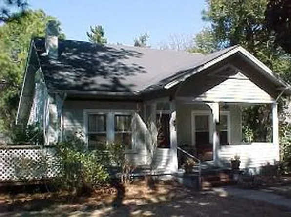 160 N May St, Southern Pines, NC 28387