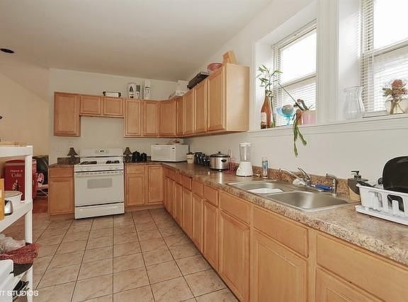 5th image of 7751 S Hermitage Ave #3