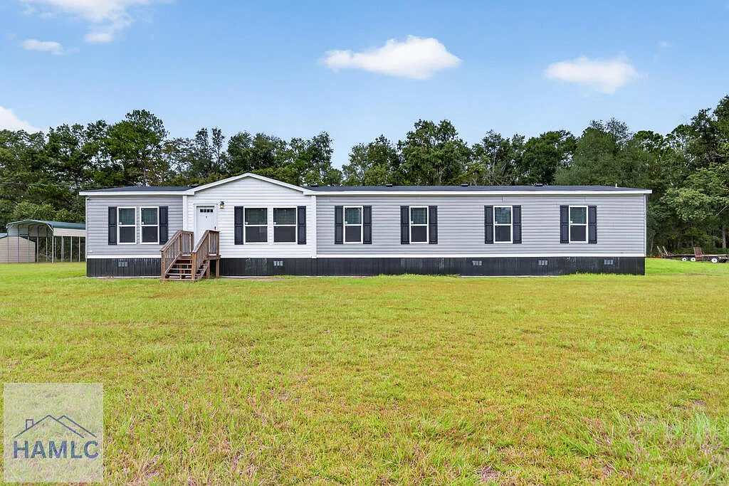4 bed, 3.0 bath, 1976 sqft, $2,300 — Photo 1