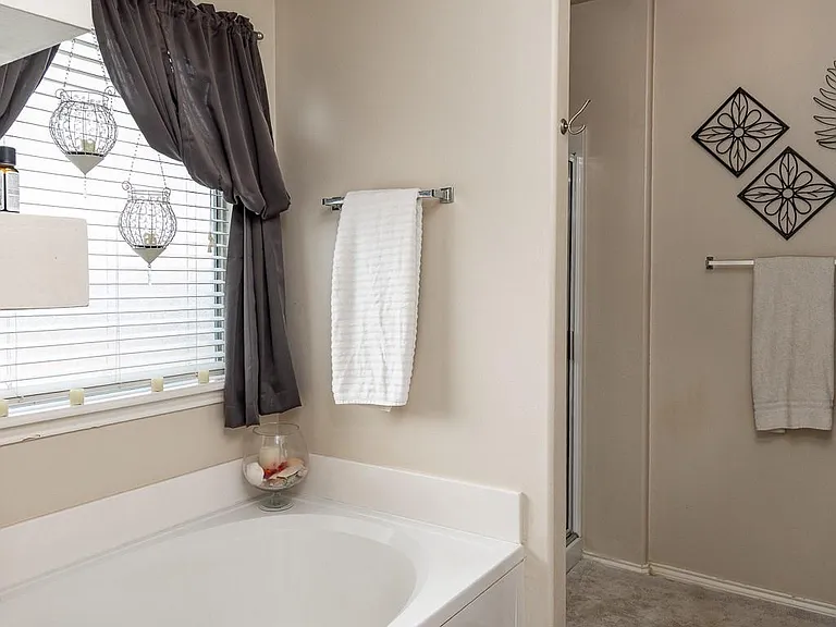 24027 Kingbriar Dr — Photo 12