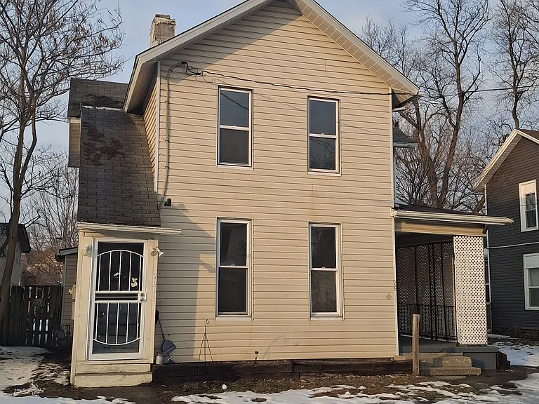 28 1/2 Western Ave — Photo 6
