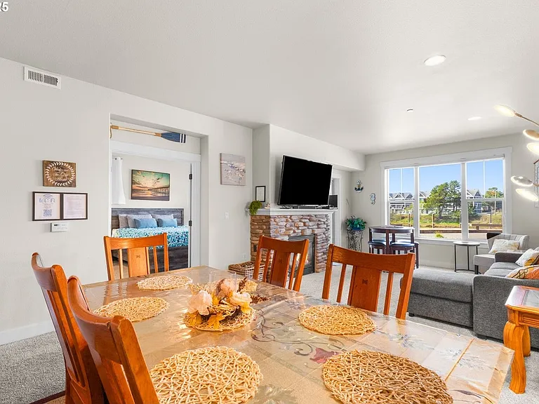 1000 N Holladay Dr #1000 — Photo 5