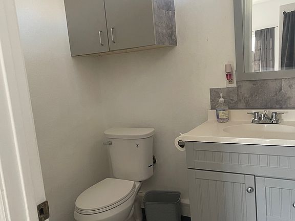 5th image of 4240 Poplar St