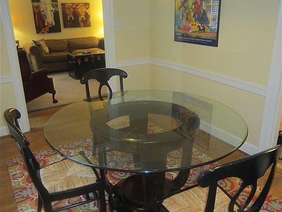 4th image of 441 Queensway Dr APT 4