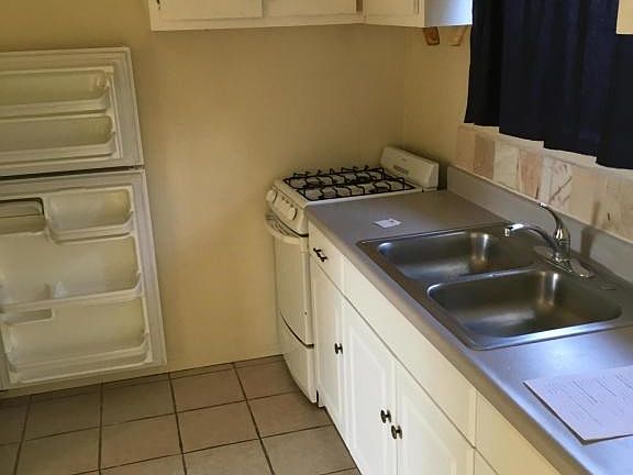 3rd image of 343 E Blacklidge Dr