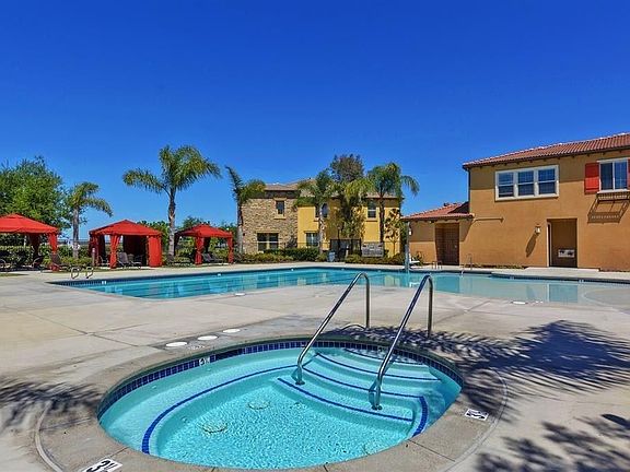 Clubhouse pool & Jacuzzi