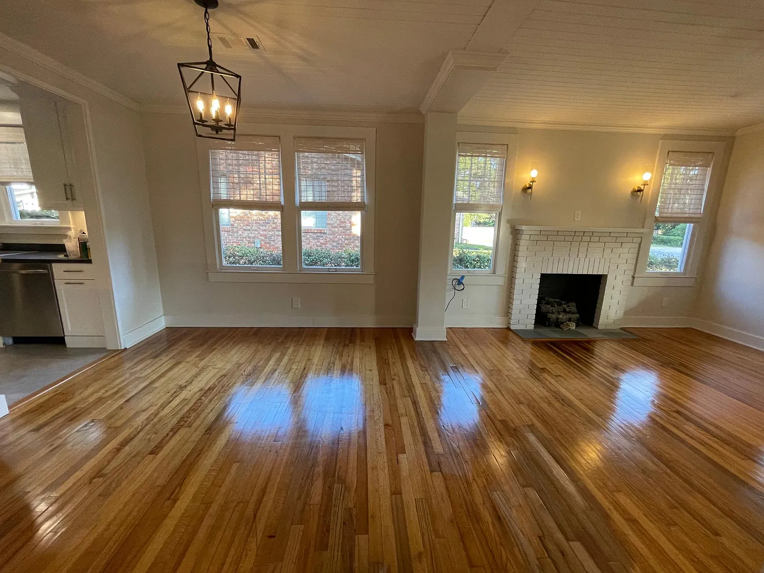 3 bed, 1060 sqft, $2,400 — Photo 2