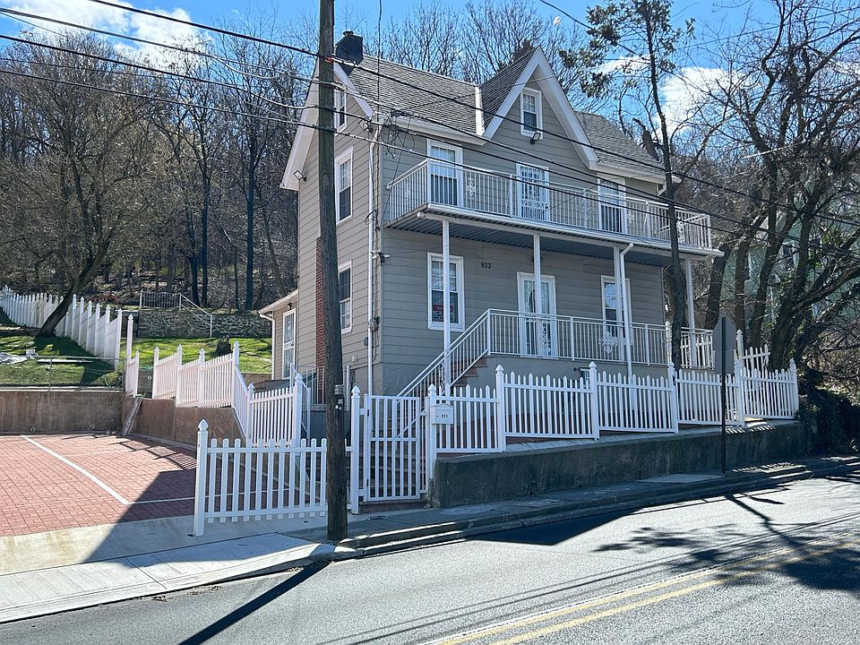 1st image of 933 Wyandotte St