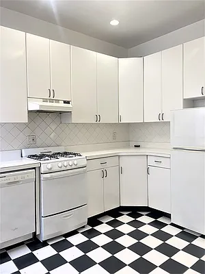 Rented by CitySites Real Estate Group | media 3