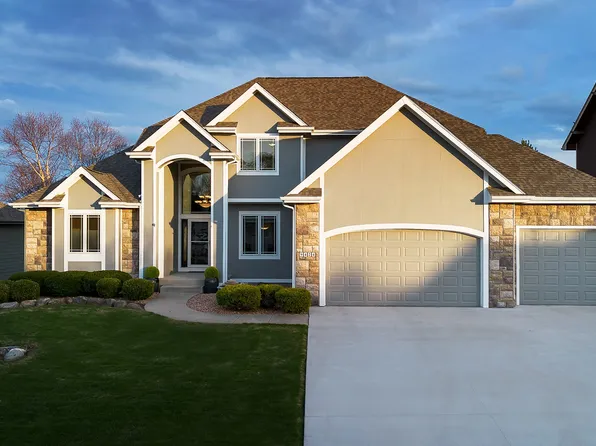 9424 Wickham Dr, Johnston, IA 50131