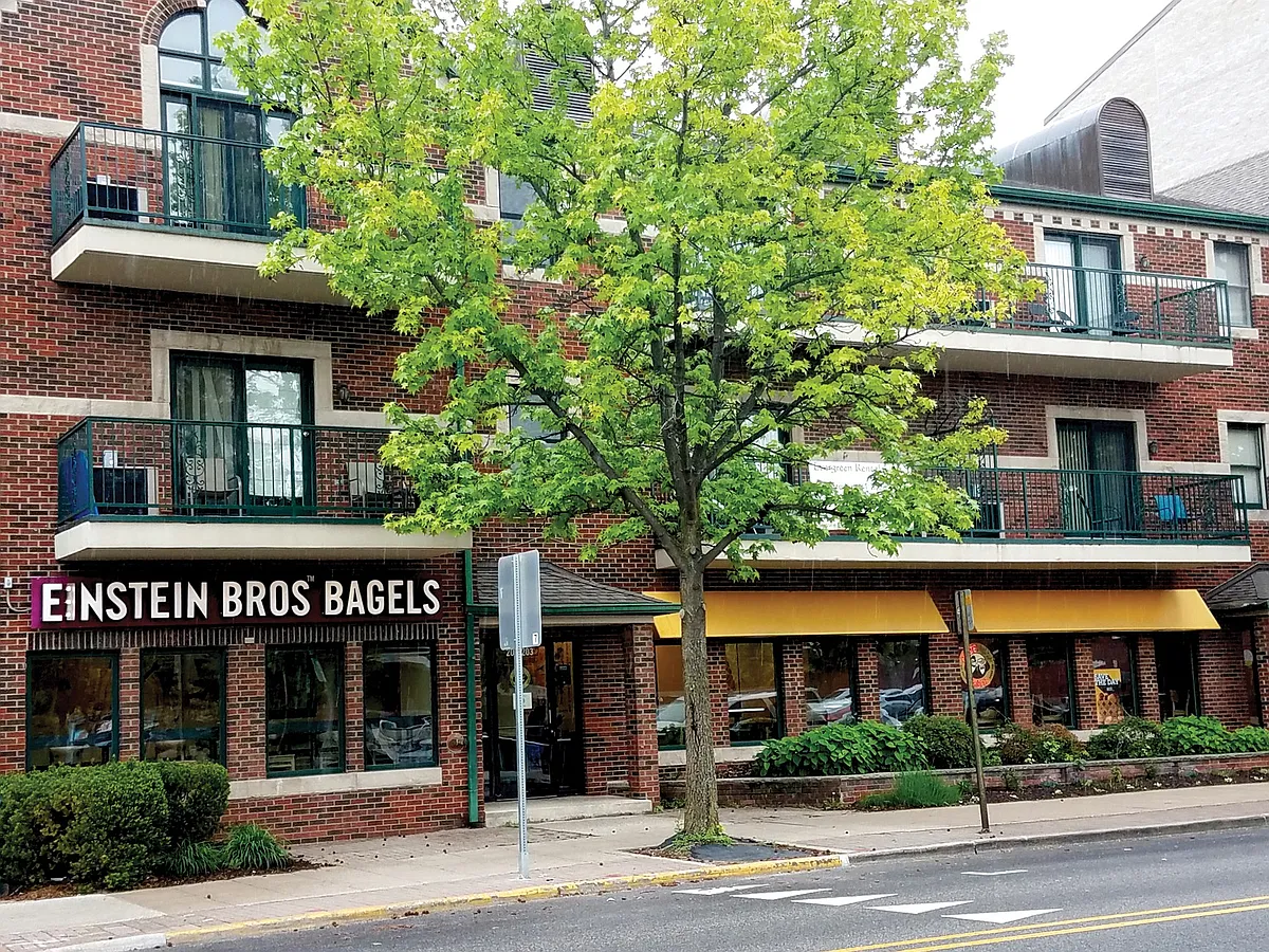 Building Photo - 201 Northwestern Ave #13