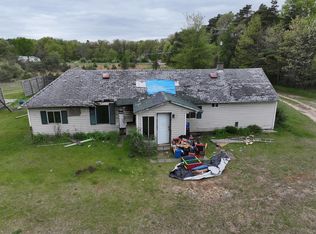 8598 Garbow Rd, Howard City, MI 49329