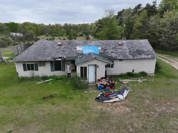 8598 Garbow Rd, Howard City, MI 49329