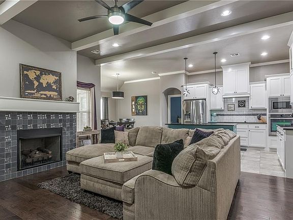 4th image of 16209 Royal Crest Ln