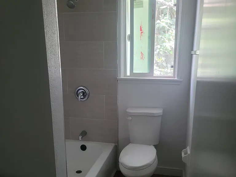 1440 N Sierra Way #B — Photo 8