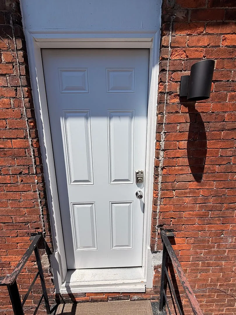 Completely Updated!! 2 Bed/1 Bath Close To Wexner Medical Center! — Photo 1