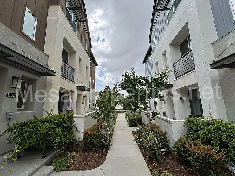 11027 Serenity Dr — Photo 2