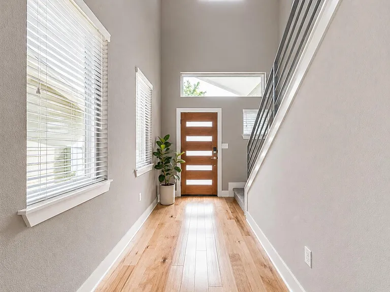 2208 Capulet St — Photo 1