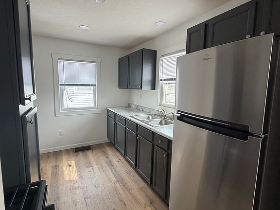 4th image of 801 E Fairoaks Ave
