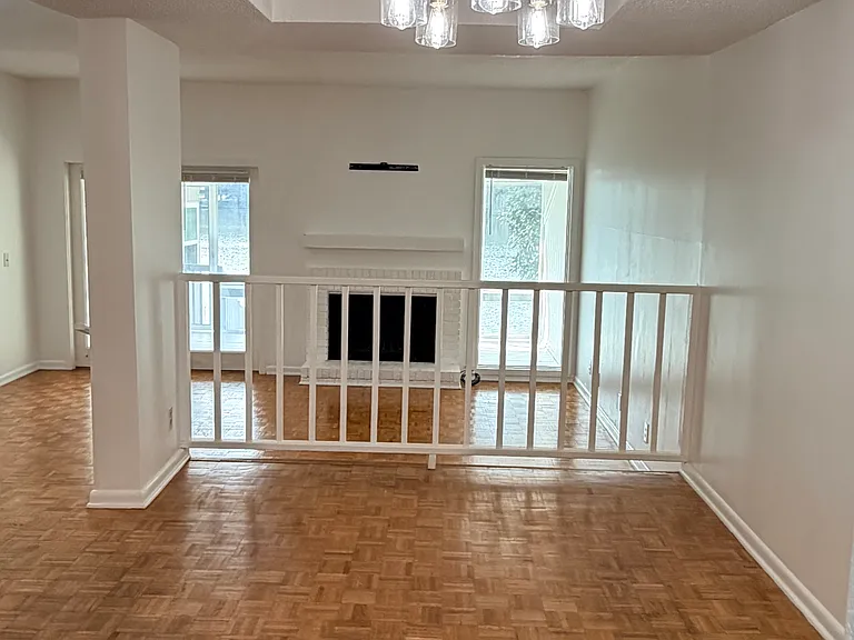 11 Royalgate Dr #11 — Photo 8