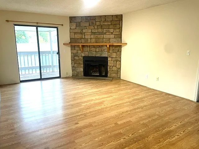 2 bed, 701 sqft, $1,795 — Photo 3